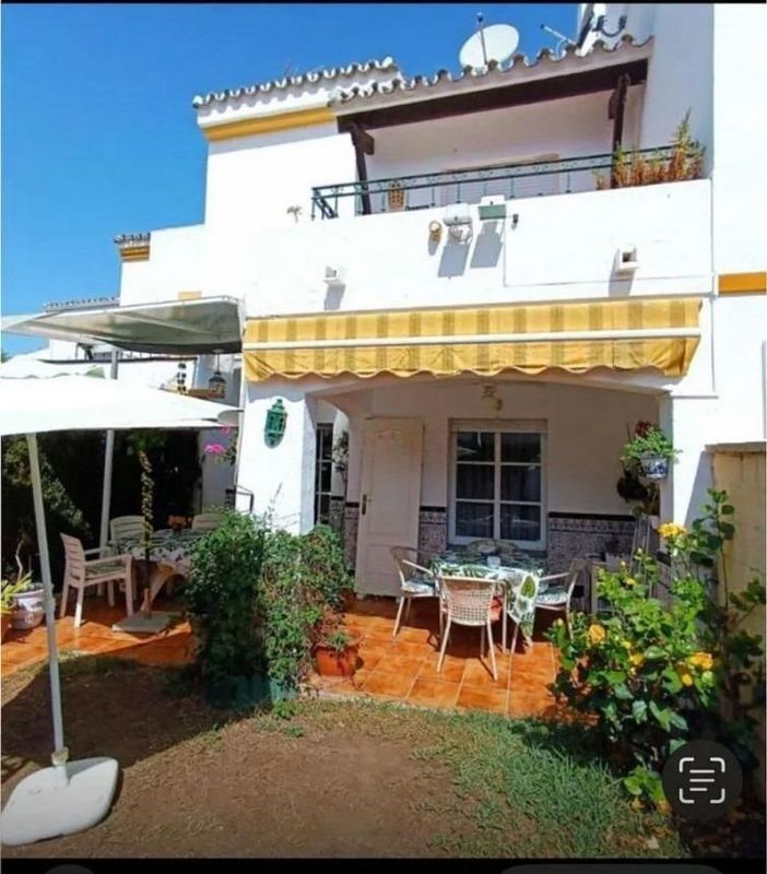 4 bedrooms Townhouse in Estepona, Spain No. 226228