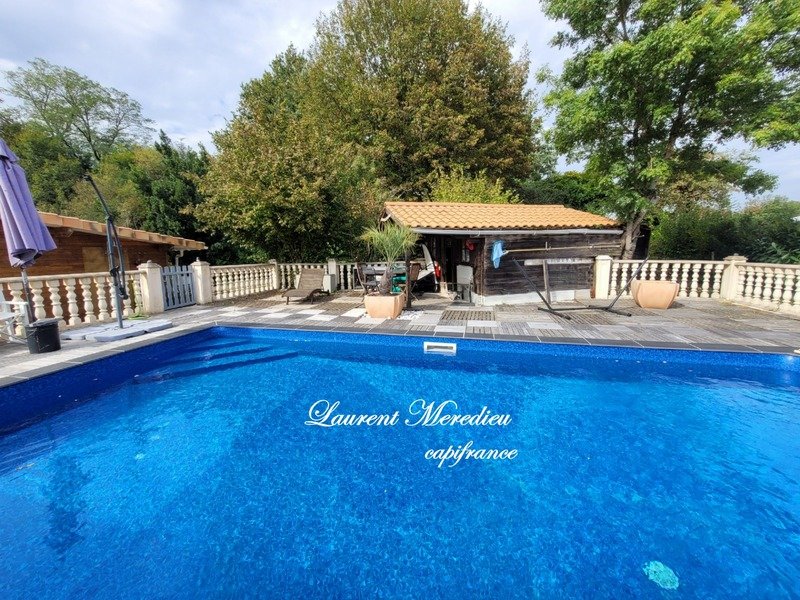 4 bedrooms House in Peujard, France No. 97366