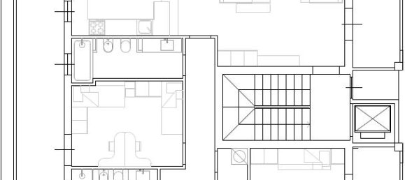 6 rooms Apartment in Prato, Italy No. 23848 8