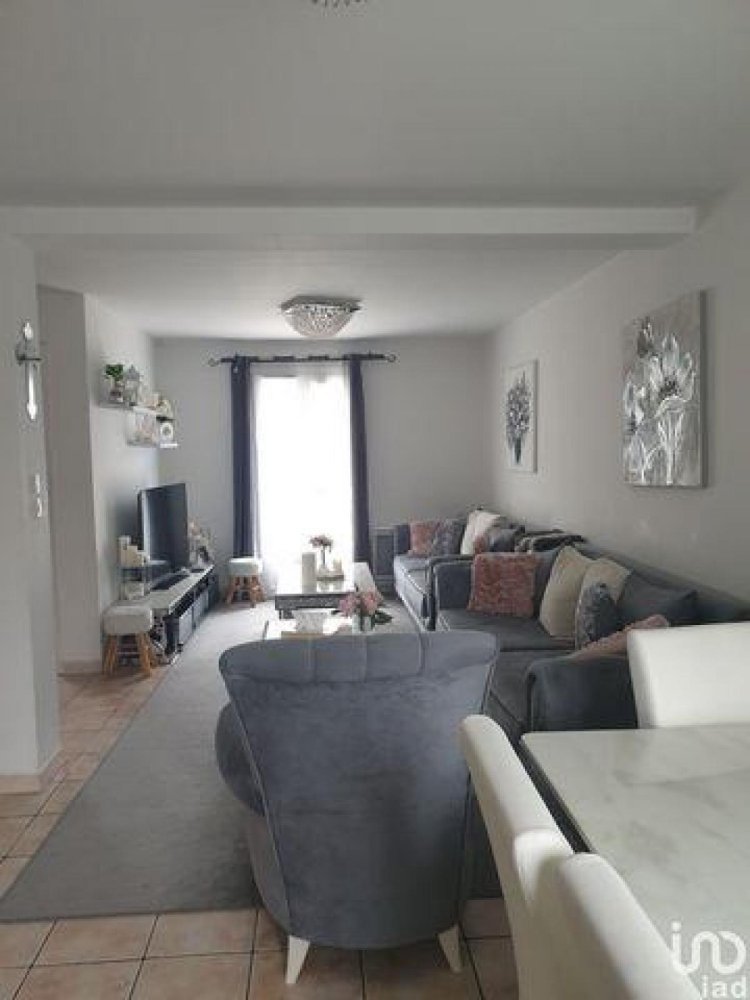 Casa de 5 dormitorios en Sarcelles, France No. 30272