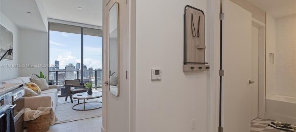 1 Schlafzimmer Gewerbliche Immobilien in Miami, USA, Nr. 614153 4