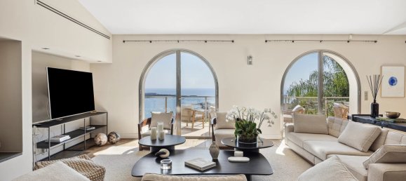 5 bedrooms Villa in Cannes, France No. 726 2