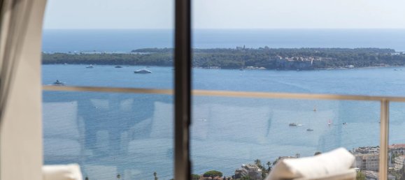 5 bedrooms Villa in Cannes, France No. 726 3