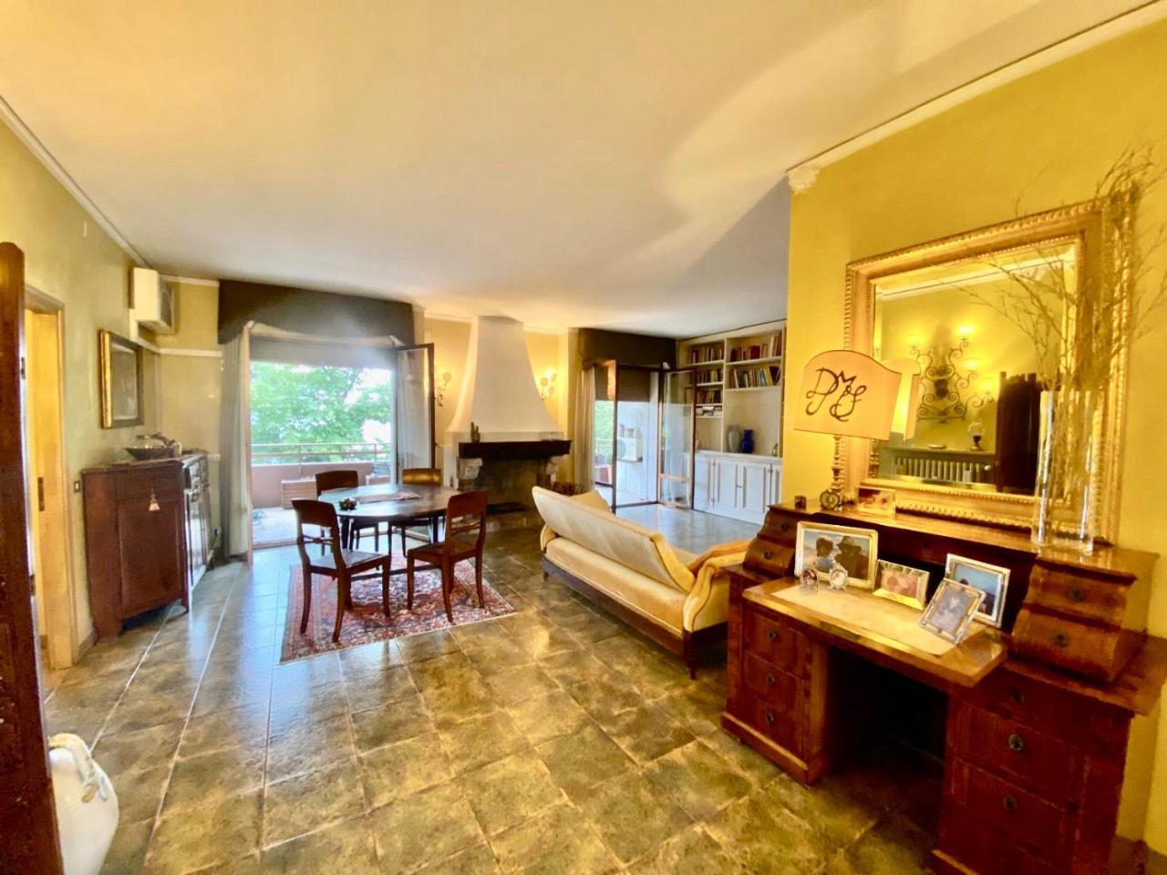 7 rooms Apartment in Venice, Italy No. 19943