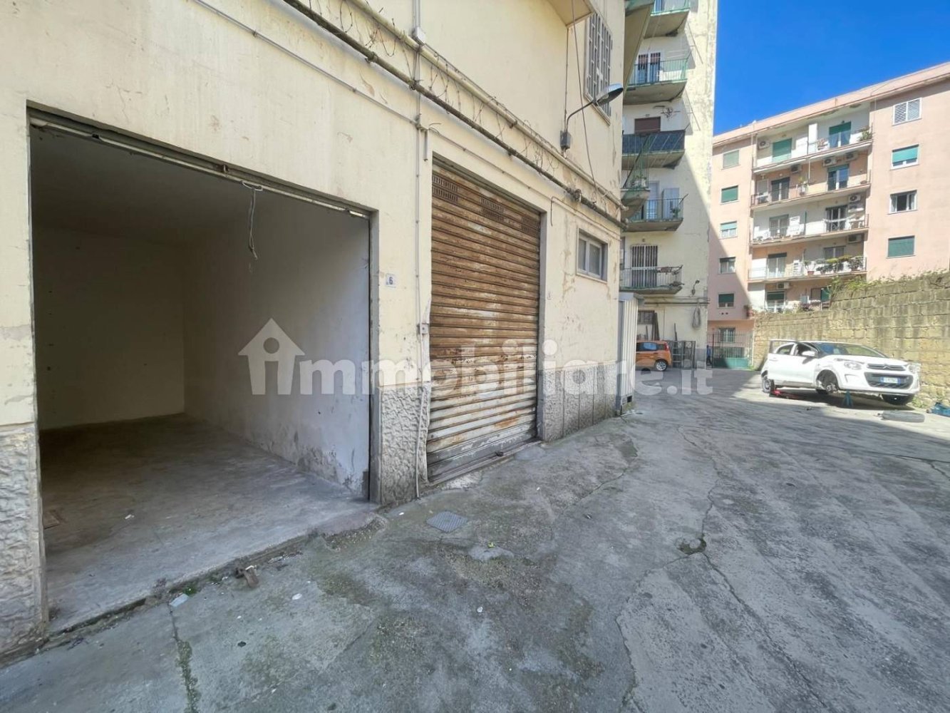Garage in Naples, Italy 16m², Nr. 317816