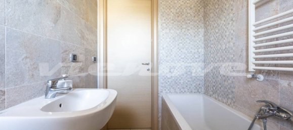 2 bedrooms Apartment in Rome, Italy No. 12271 15