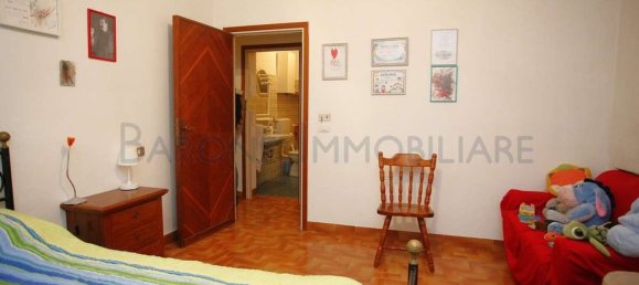 Casa de 5 divisões em Massa, Italy N.º 168981 22