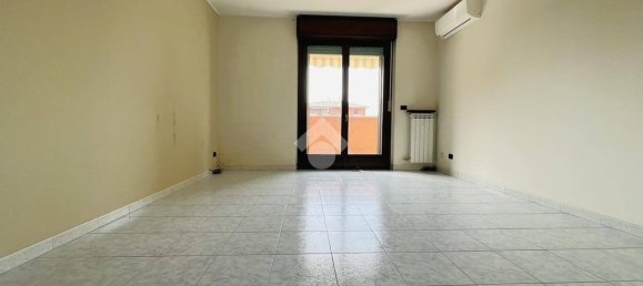 2 bedrooms Apartment in Carugate, Italy No. 280246 4
