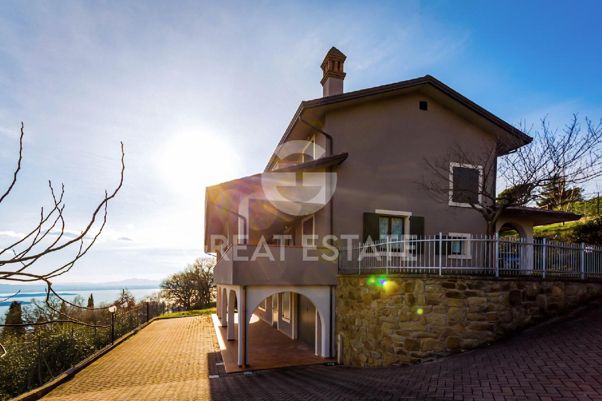 4 bedrooms House in Passignano sul Trasimeno, Italy No. 55686