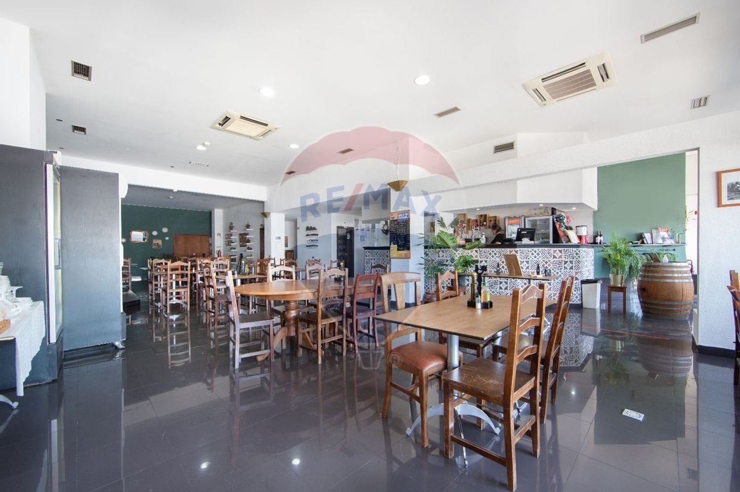 272m² Office in Setubal, Portugal No. 53391