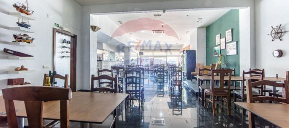 272m² Office in Setubal, Portugal No. 53391 3