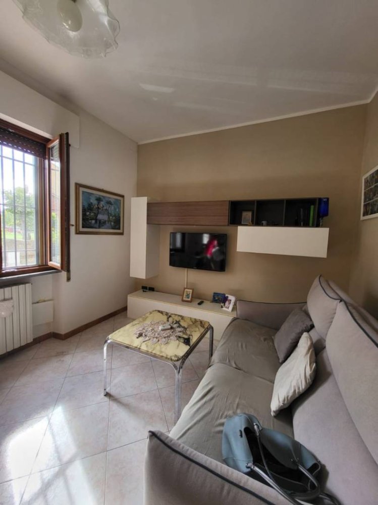 2 bedrooms Apartment in Pistoia, Italy No. 348962