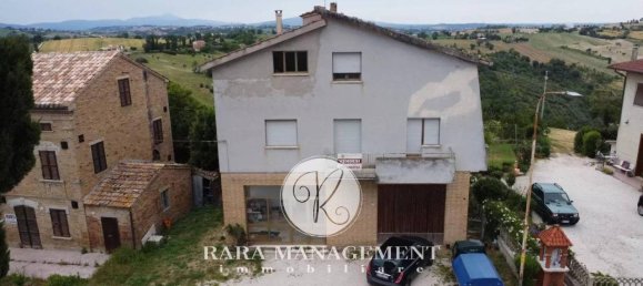 5 rooms Apartment in Loro Piceno, Italy No. 151673 4