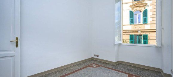3 Schlafzimmer Wohnung in Genoa, Italy, Nr. 329840 18
