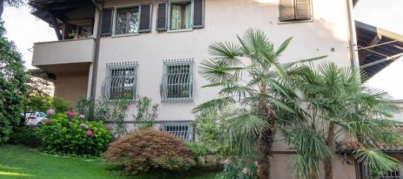 11 rooms House in Vertova, Italy No. 18793 2