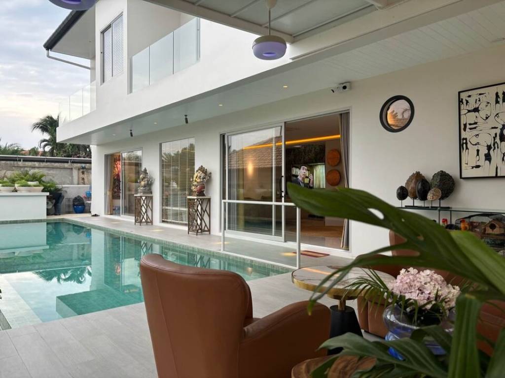 Villa de 3 dormitorios en Rawai, Thailand No. 22121