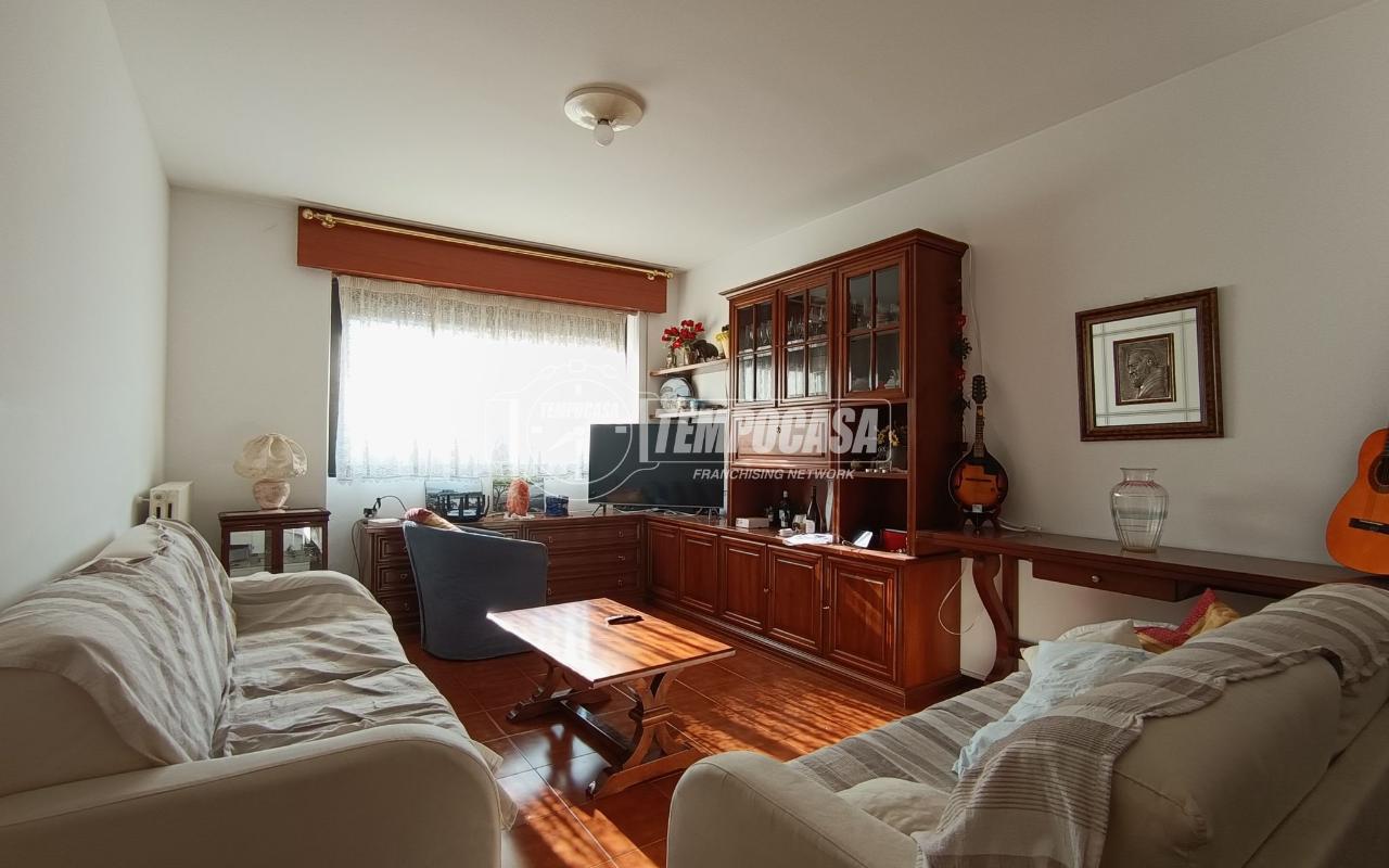 3 rooms Apartment in Bergamo, Italy No. 233830