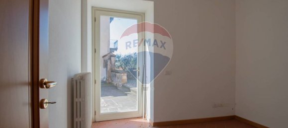4 bedrooms Villa in Monte Isola, Italy No. 293498 8