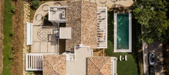 5 bedrooms House in Estepona, Spain No. 33377 5