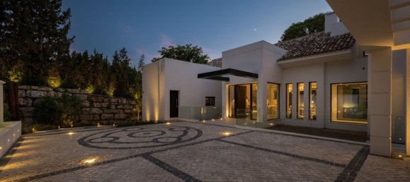 5 bedrooms House in Estepona, Spain No. 33377 36