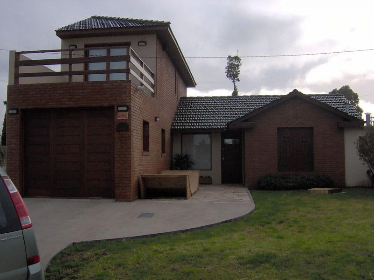 3 bedrooms House in Mar del Plata, Argentina No. 90071