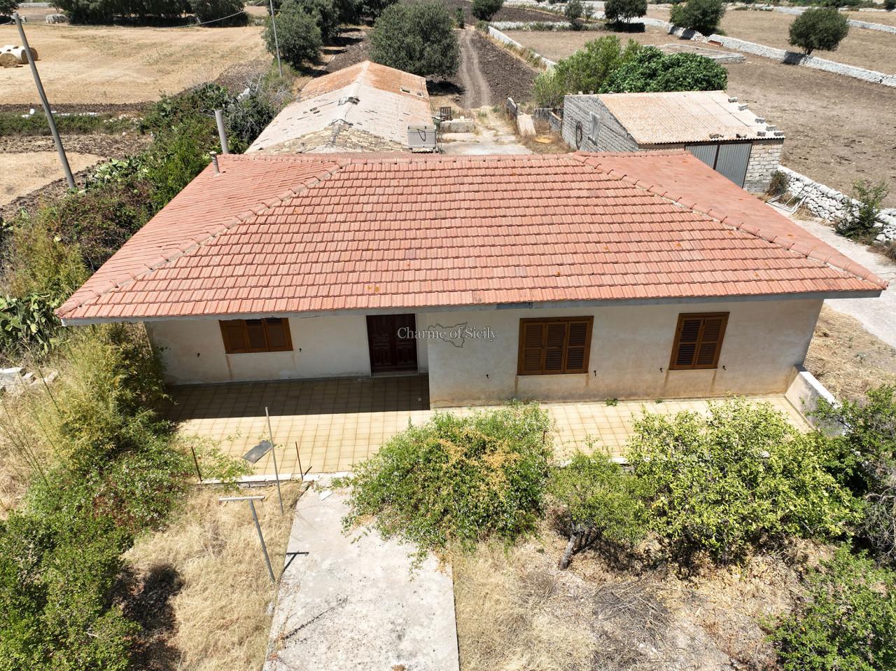 4 rooms Villa in Modica, Italy No. 224899