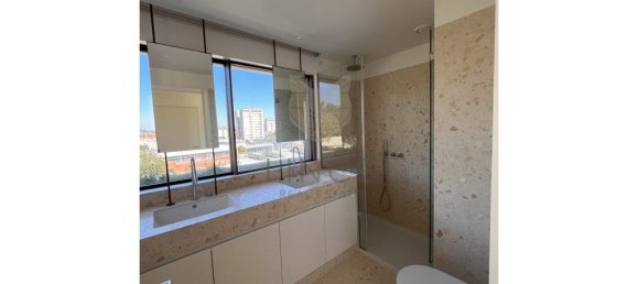 2 chambres Appartement à Porto, Portugal No. 62837 11