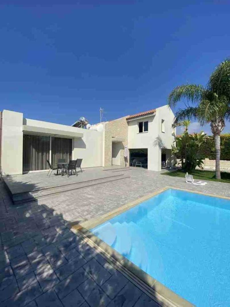 Propiedad comercial de 3 dormitorios en Pervolia, Cyprus No. 18444