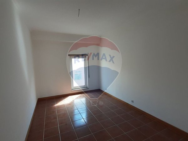 38m² Commercial property in Moimenta da Beira, Portugal No. 44677