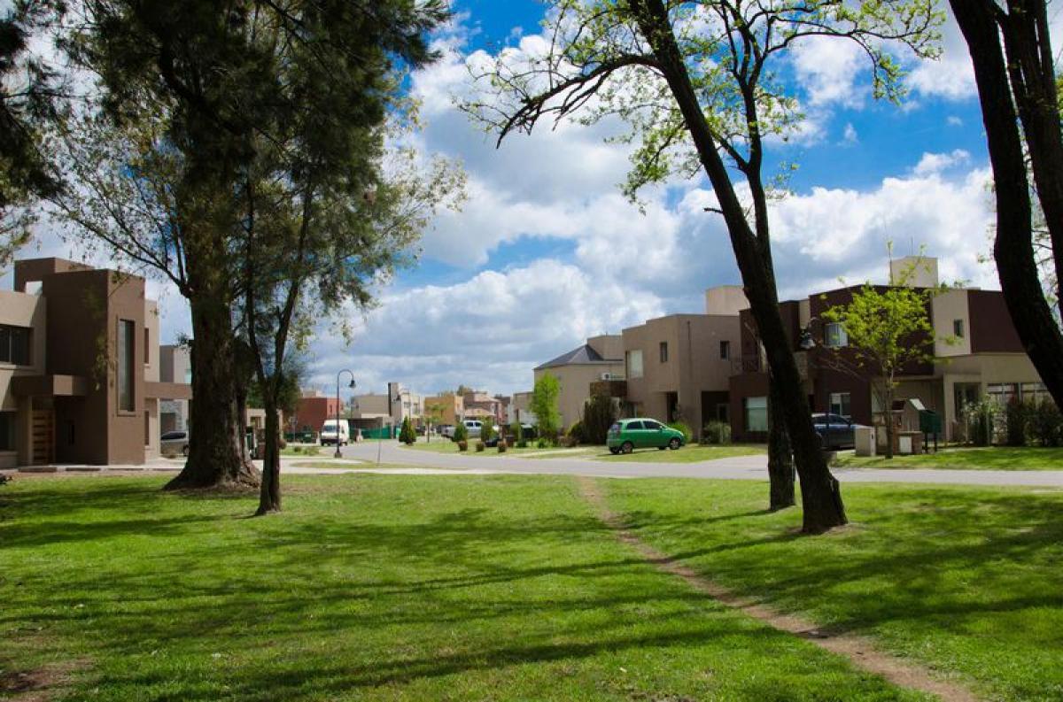  Land in Moreno, Argentina No. 33687