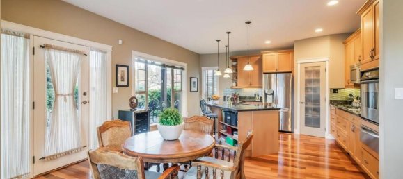 3 bedrooms House in British Columbia, Canada No. 1188 8