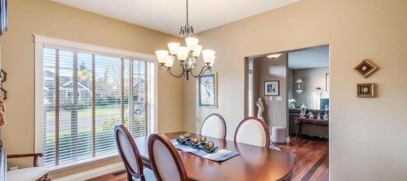 3 bedrooms House in British Columbia, Canada No. 1188 4