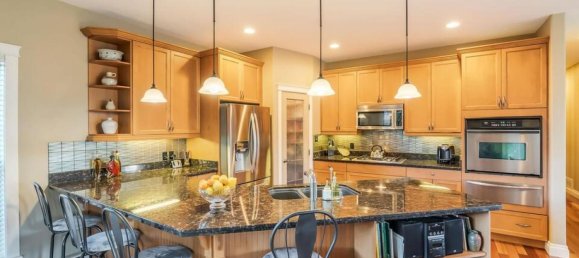 3 bedrooms House in British Columbia, Canada No. 1188 10