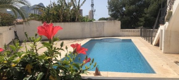 4 bedrooms Villa in Calpe, Spain No. 1880 2