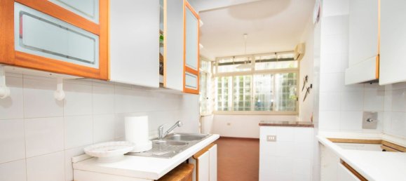 4 rooms Apartment in Rome, Italy No. 33455 4