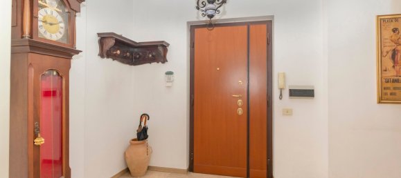 4 rooms Apartment in Rome, Italy No. 33455 6