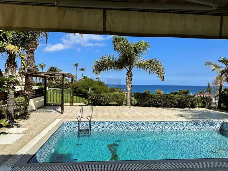 4 bedrooms Commercial property in Paralimni, Cyprus No. 20451