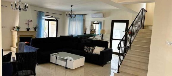 4 bedrooms Commercial property in Paralimni, Cyprus No. 20451 8