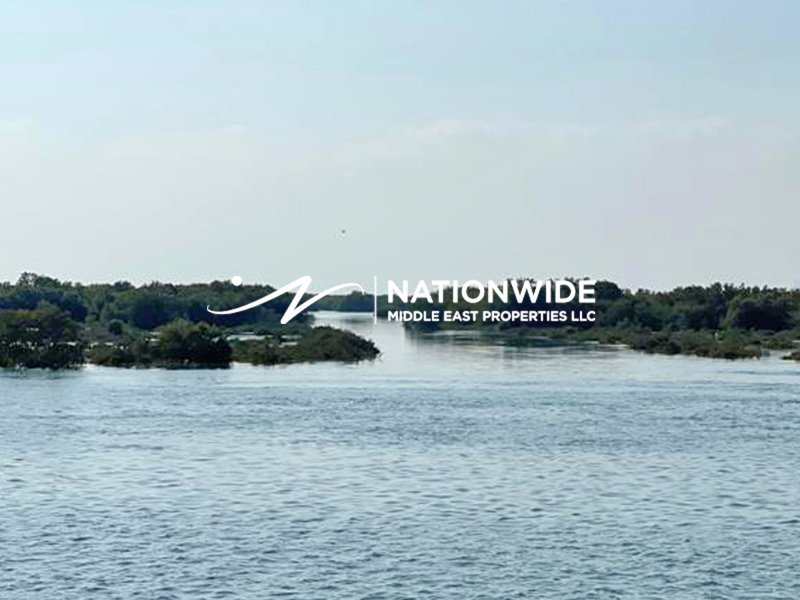 Terreno em Abu Dhabi, UAE 817 m² N.º 114058