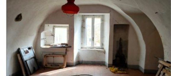 545m² Building in Rogno, Italy No. 109594 2