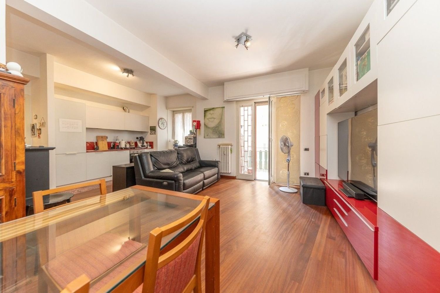 2 bedrooms Apartment in Rome, Italy No. 310800