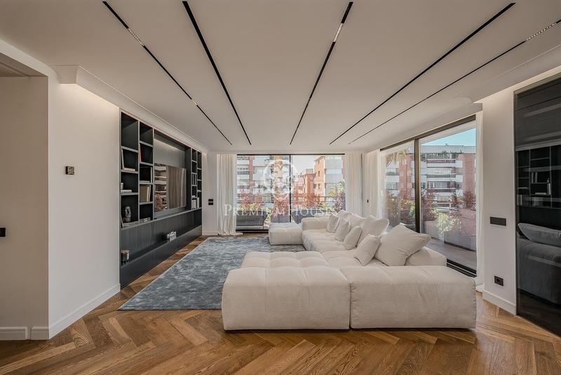 4 bedrooms Apartment in Barcelona, Spain No. 243091