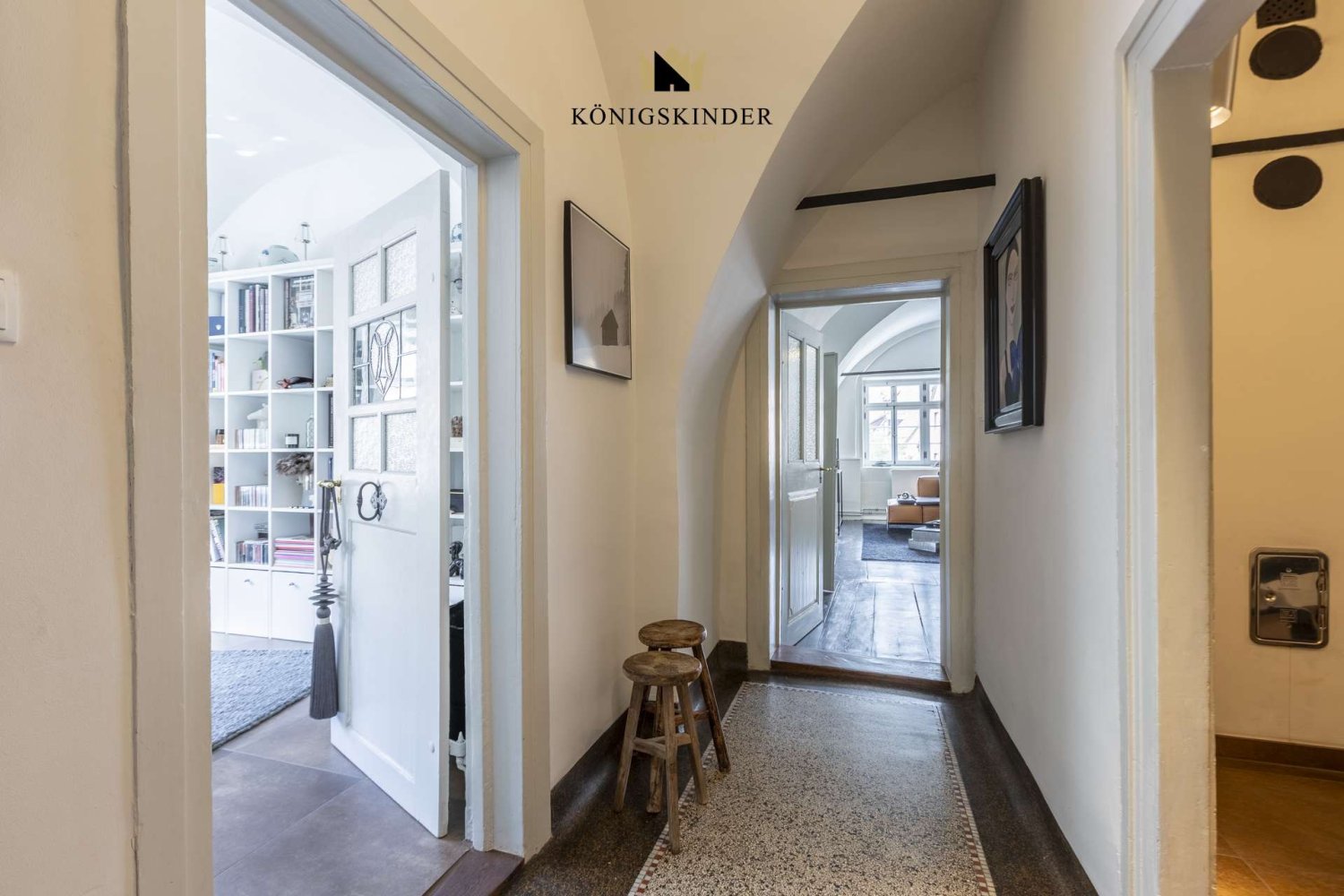 Квартира с 5 комнатами в Кальв, Германия № 278485