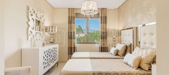 5 bedrooms Villa in Marbella, Spain No. 64397 11