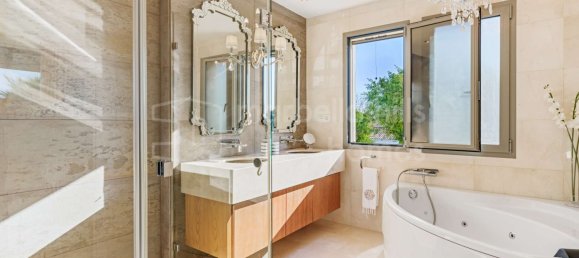 5 bedrooms Villa in Marbella, Spain No. 64397 5