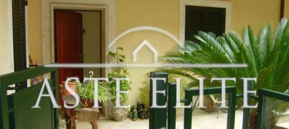 5-Zimmer Wohnung in Rome, Italy, Nr. 124885 2