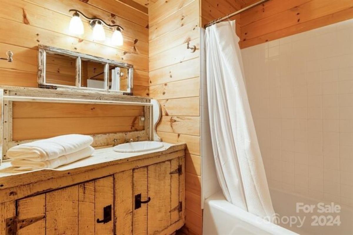 5 bedrooms House in Waynesville, USA No. 429457