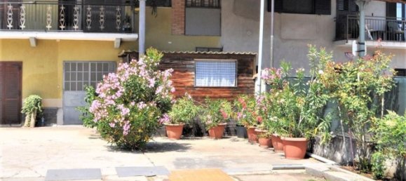 8 rooms House in Chivasso, Italy No. 163670 3