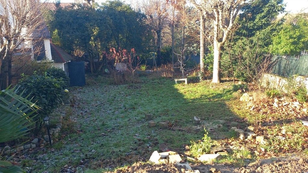  Land in Chennevieres-sur-Marne, France No. 169791