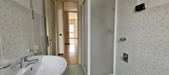 3 rooms Apartment in Mariano Comense, Italy No. 234784 13